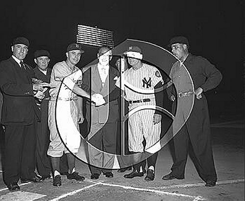 Pee Wee Reese and Casey Stengel with Mayor52N0069